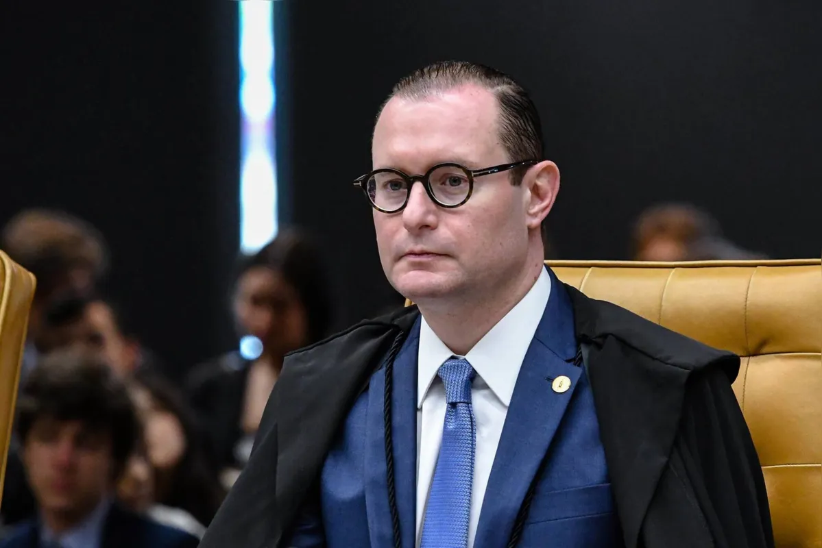 O ministro Cristiano Zanin, do STF (Supremo Tribunal Federal), deu prazo de dez dias para que o Congresso Nacional se manifeste