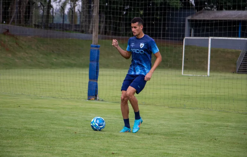 Da desconfiança a titularidade: após passagem discreta em 2023, Everton Moraes tem sido uma das referências do ataque do LEC no Paranaense
