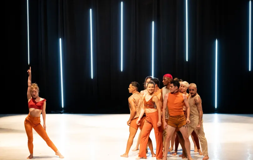 "Bora!", com o Ballet de Londrina: considerado por Henrique Rodovalho uma de suas coreagrafias mais leves