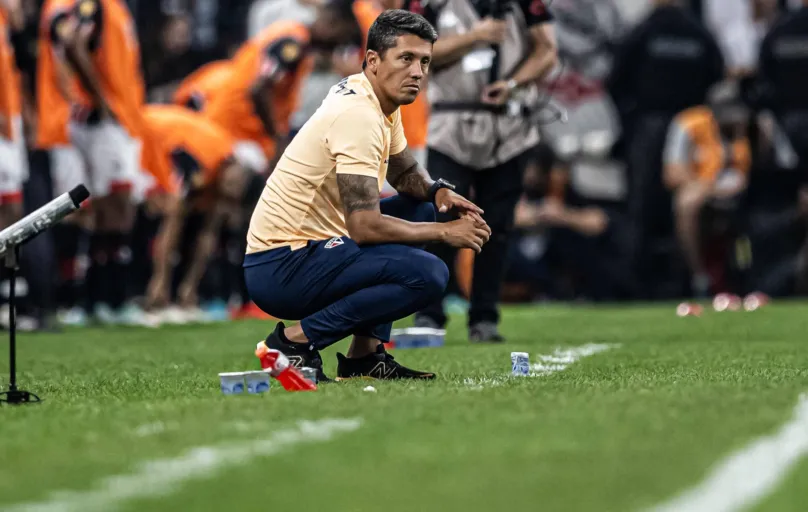 Caso vença o clássico, o técnico Thiago Carpini classifica o São Paulo para as quartas de final