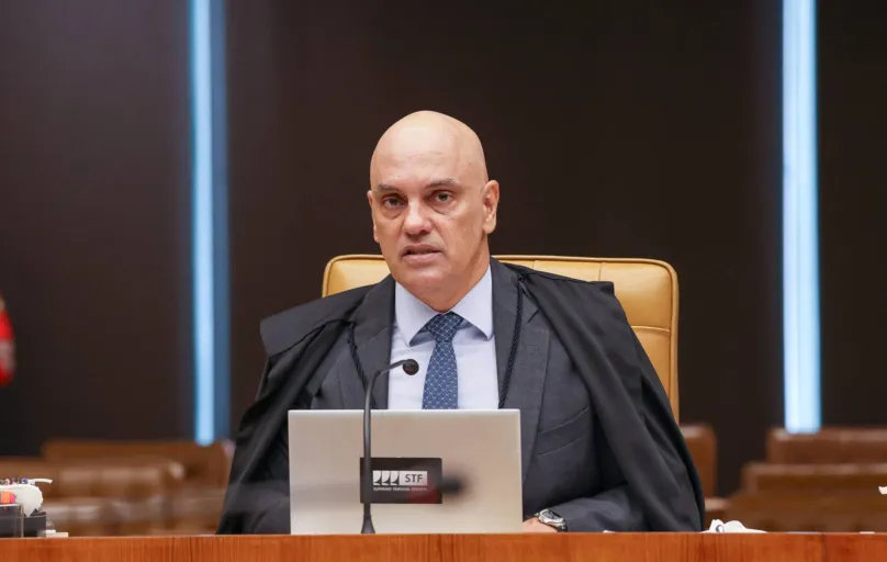 Apesar de várias condutas de Bolsonaro terem sido descritas nas investigações, ele não foi alvo de medidas mais severas como busca e apreensão determinadas por Alexandre Moraes