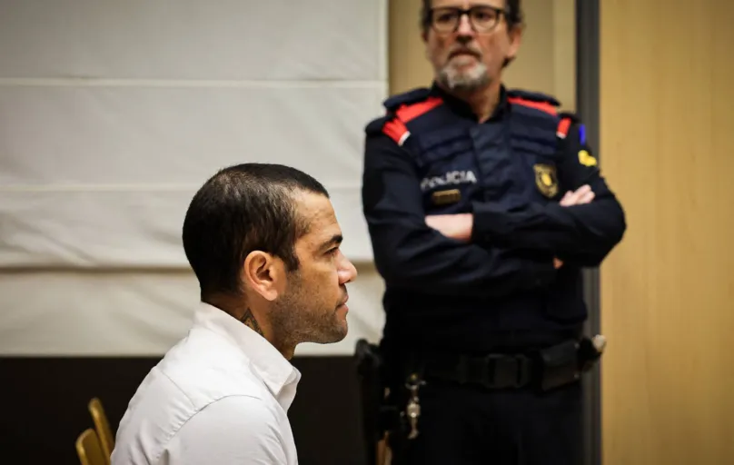 Daniel Alves, preso há um ano, encara julgamento de três dias em Barcelona