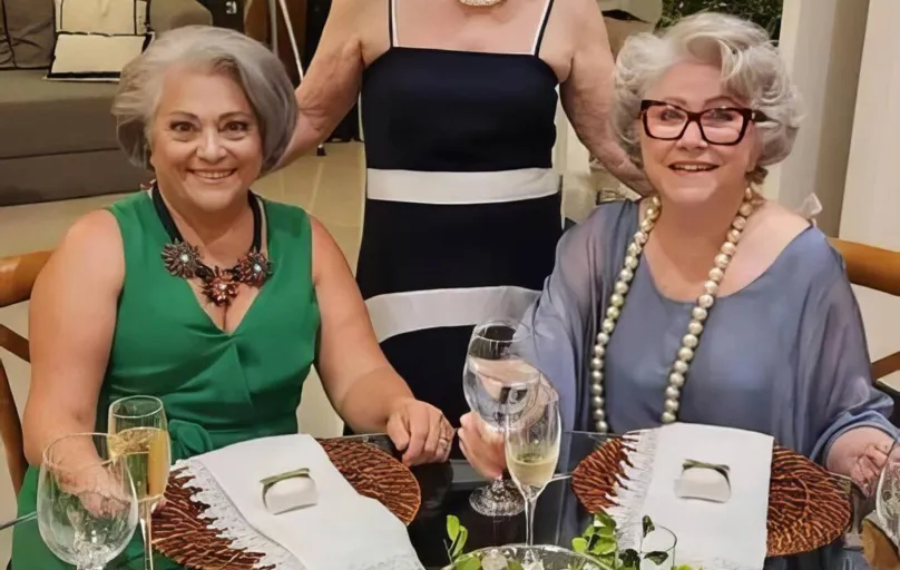 A mãe da noiva Graci Montoza entre as irmãs Fátima Villas Boas de Oliveira e Geo Montoza