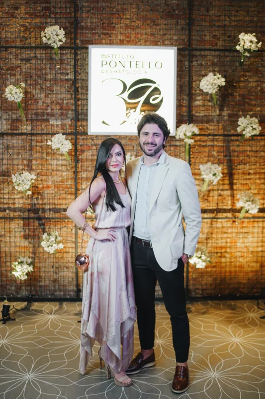 Marilia Teixeira de Almeida Junqueira e Mateus Thome Ferreira