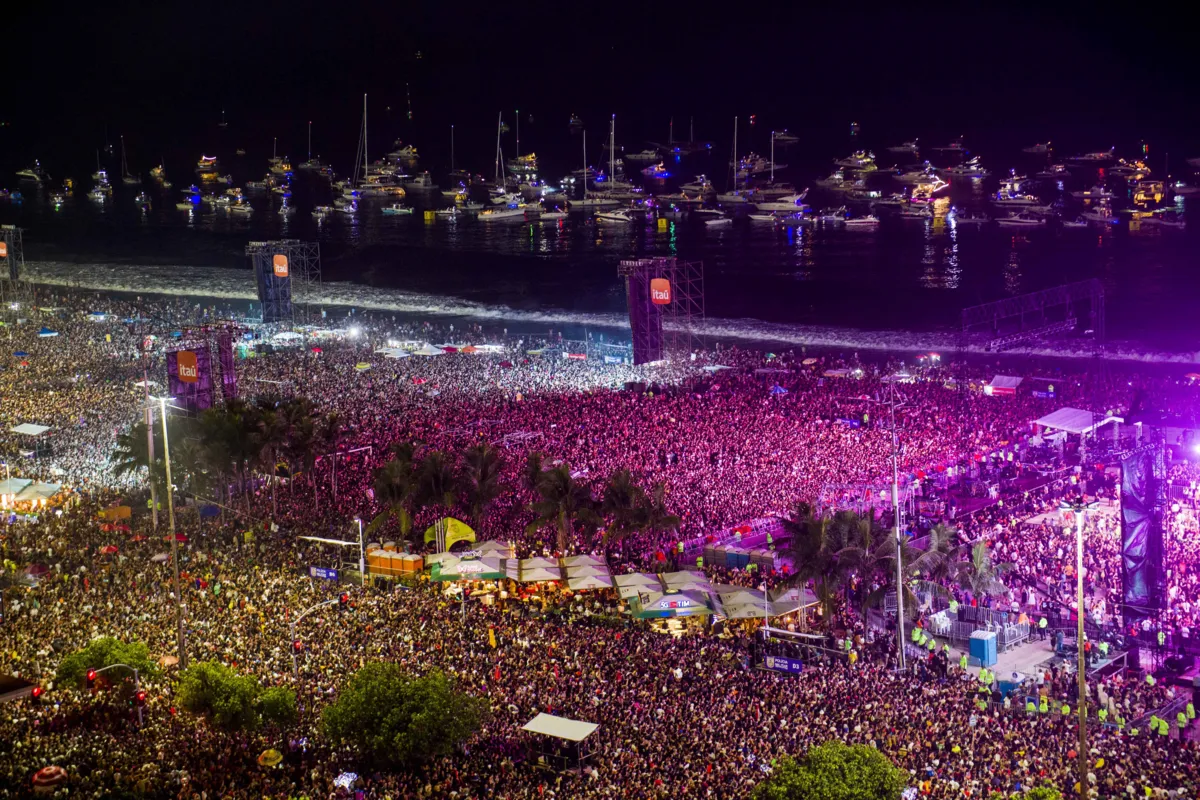 An aerial view shows the crowd before US pop star Madonna's free concert at the Copacabana beach in Rio de Janeiro, Brazil, on May 4, 2024. Madonna ended her “The Celebration Tour” with a performance attended by some 1.5 million enthusiastic fans. (Photo by Daniel RAMALHO / AFP)