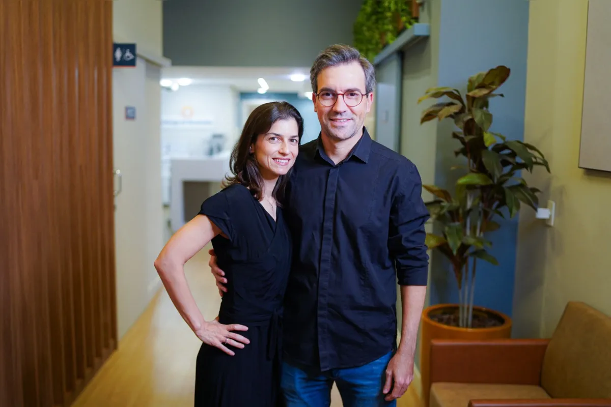 Sócio Dr. Adriano de Oliveira Pinto e esposa Dra. Camila Sobral Fragano