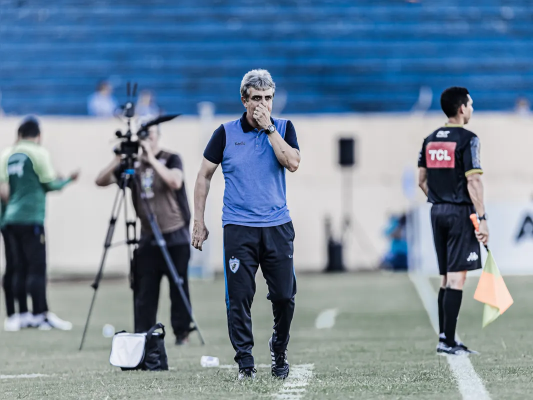 Emerson Ávila cobra reação rápida do Londrina na Série C: nos últimos três jogos oficiais, Tubarão sofreu 11 gols