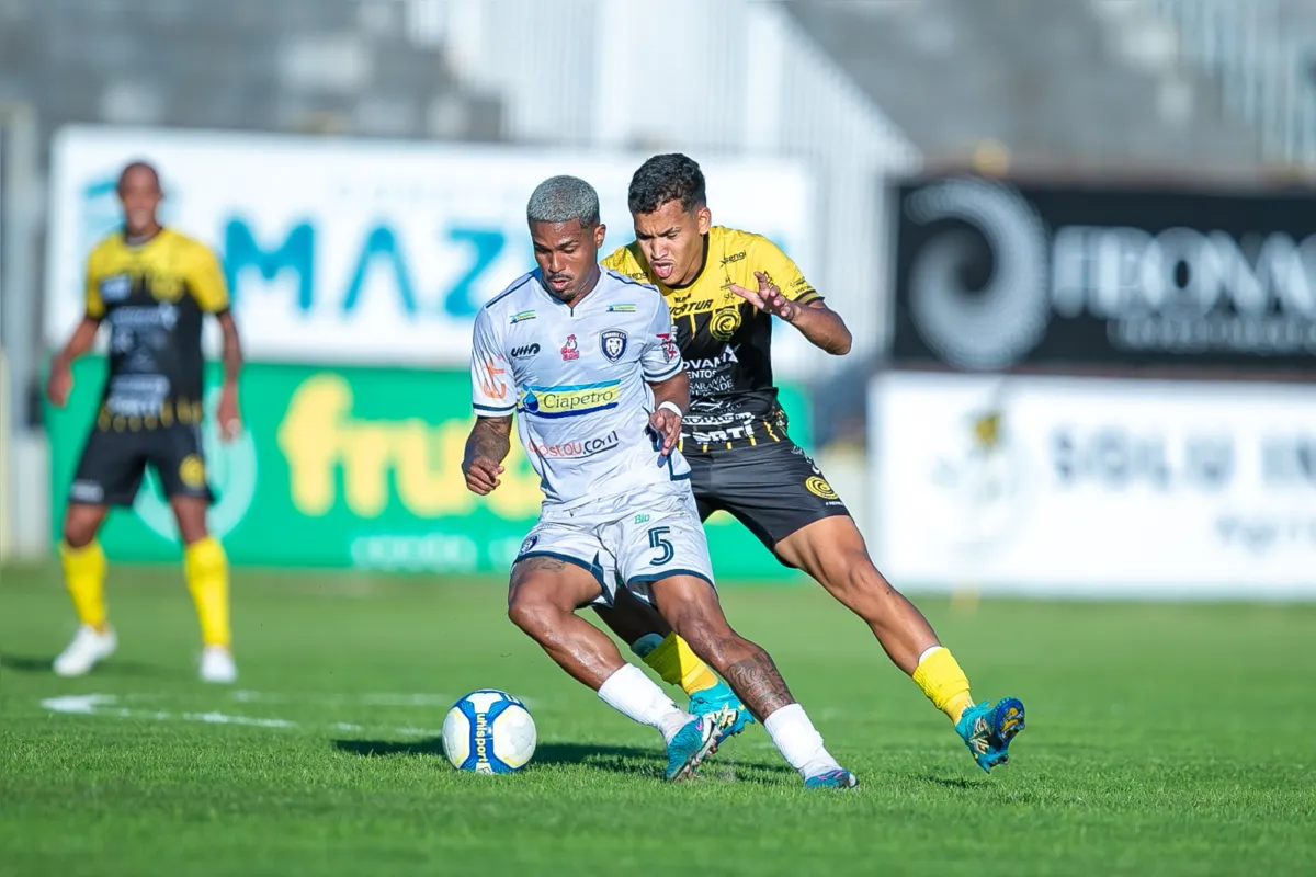 O Cianorte levou a melhor no duelo paranaense na Série D e venceu o FC Cascavel por 2 a 1 fora de casa