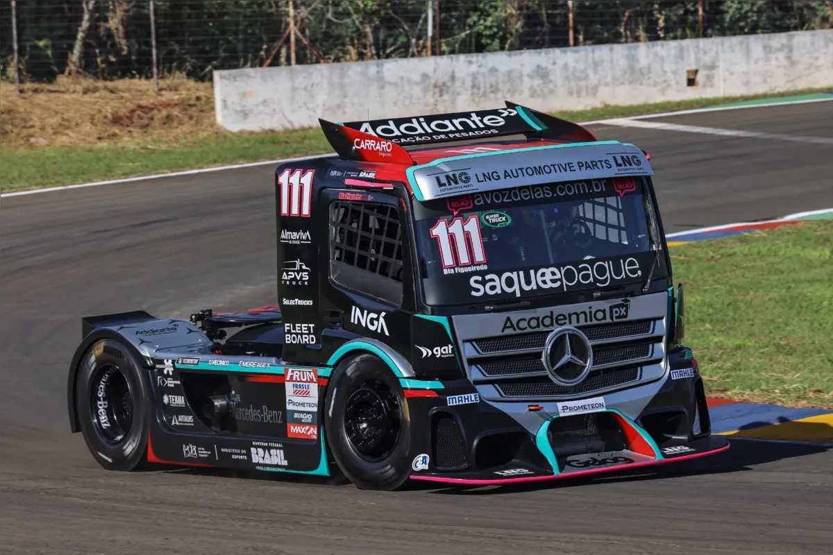Imagem ilustrativa da imagem Bia Figueiredo celebra 30 anos de automobilismo na Copa Truck em Londrina
