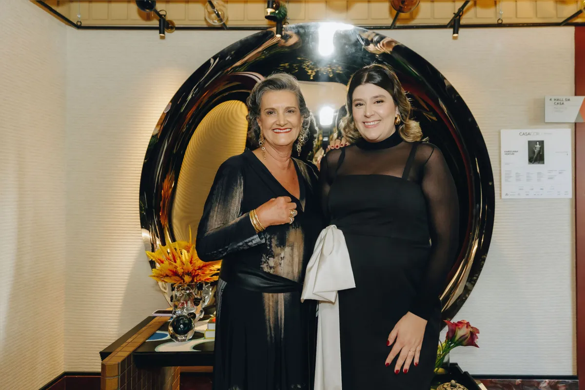 A arquiteta Karolinna Venturi, que assina o Hall de Entrada, com Marina Nessi