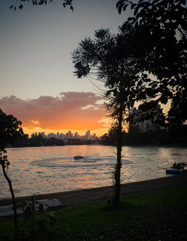 Imagem ilustrativa da imagem CIDADE FALA - Fim de tarde