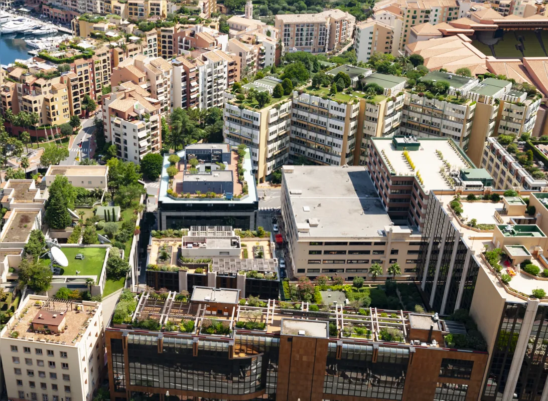 Terraços verdes em construções no Principado de Mônaco