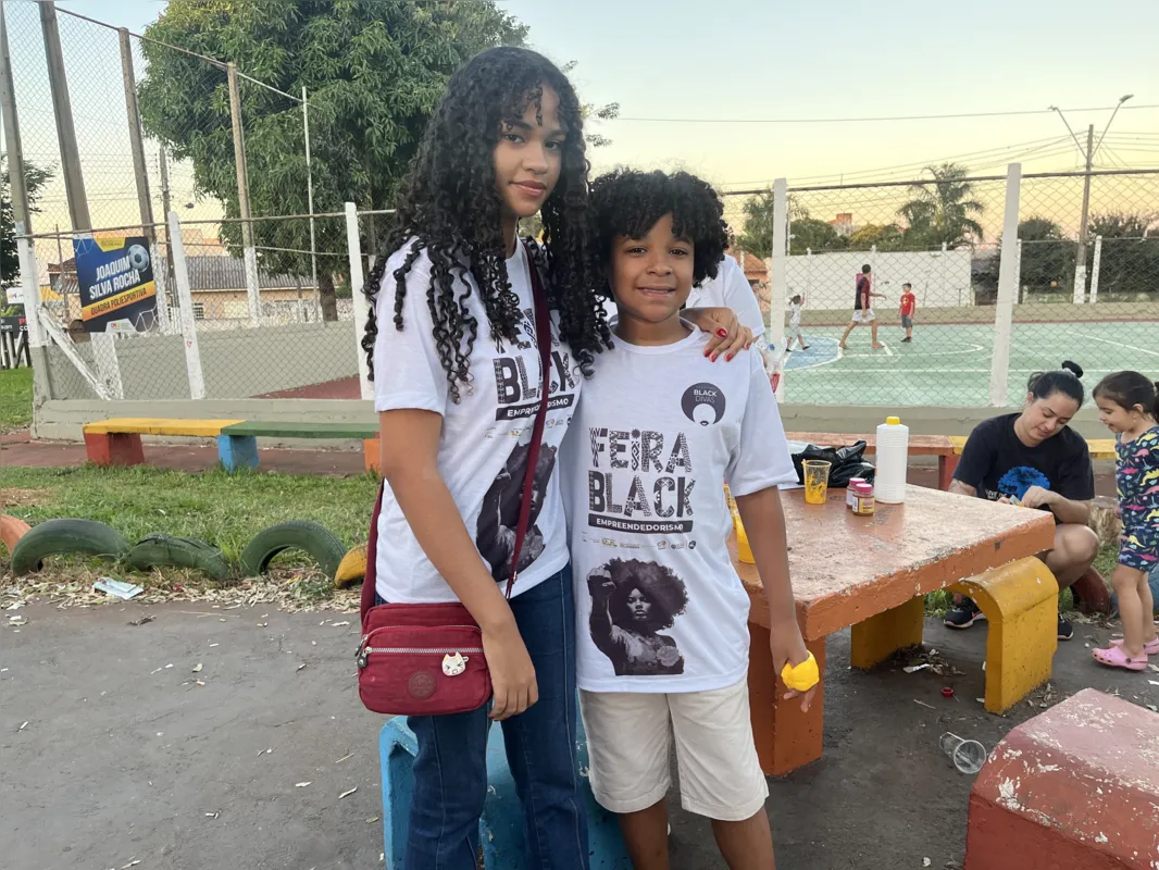 Os irmãos Johanna Cristal e Emmanuel Francisco, que ganharam o concurso Miss e Mister Beleza Negra, contam que o projeto foi importante para aumentar a confiança