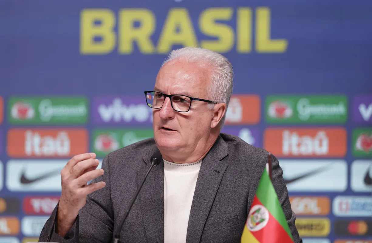 "Todos os atletas, independente do momento das convocações, chegam em igualdade de condições para disputar e brigar por uma posição dentro da equipe titular", afirmou o técnico Dorival Júnior