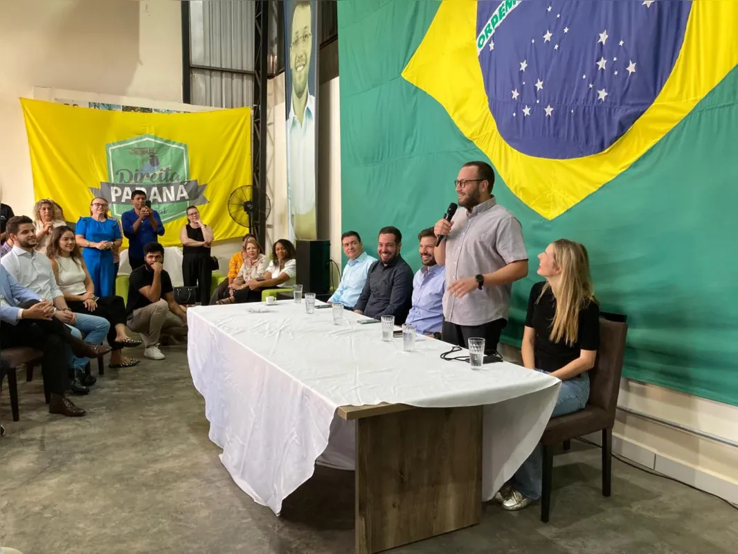 O encontro, que reuniu lideranças, foi no escritório do deputado Filipe Barros, em Londrina