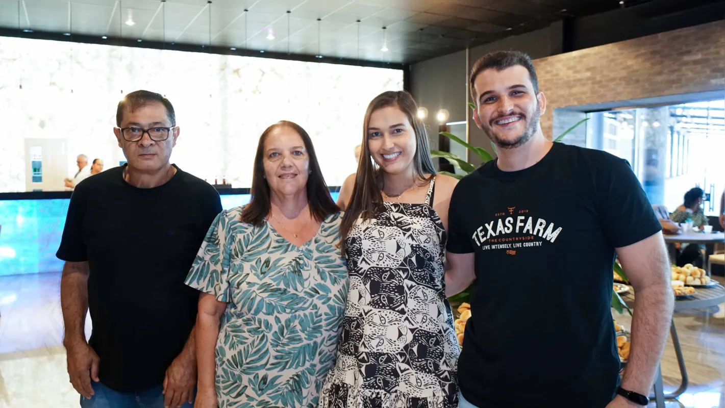 Amarildo e Márcia de Oliveira, Isabelly Oliveira e Marcos Vinicius Freitas Torres