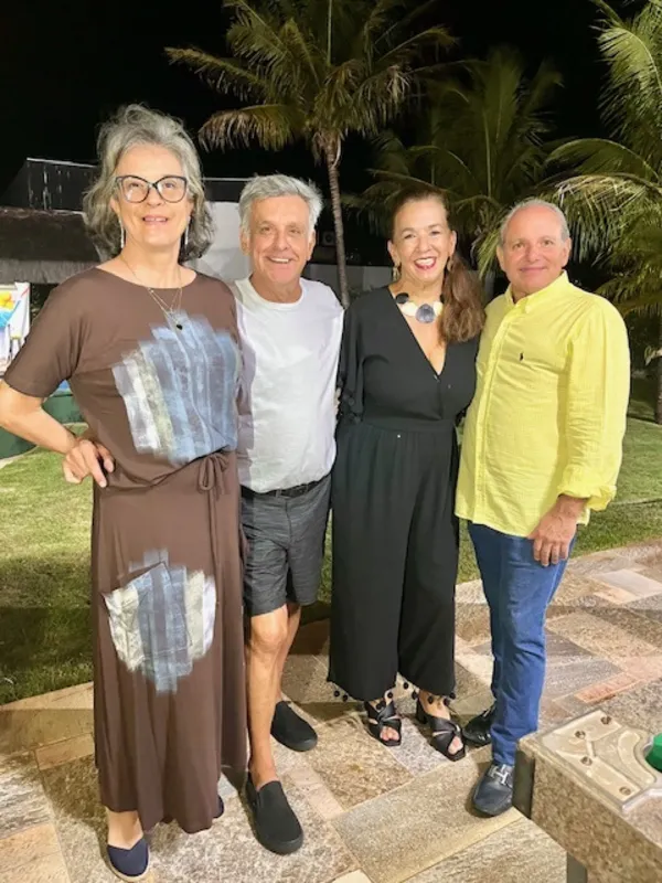 Os anfitriões Tânia Ferreira e Manoel da Costa Neto com Andrea Libos e Sérgio Figueiredo