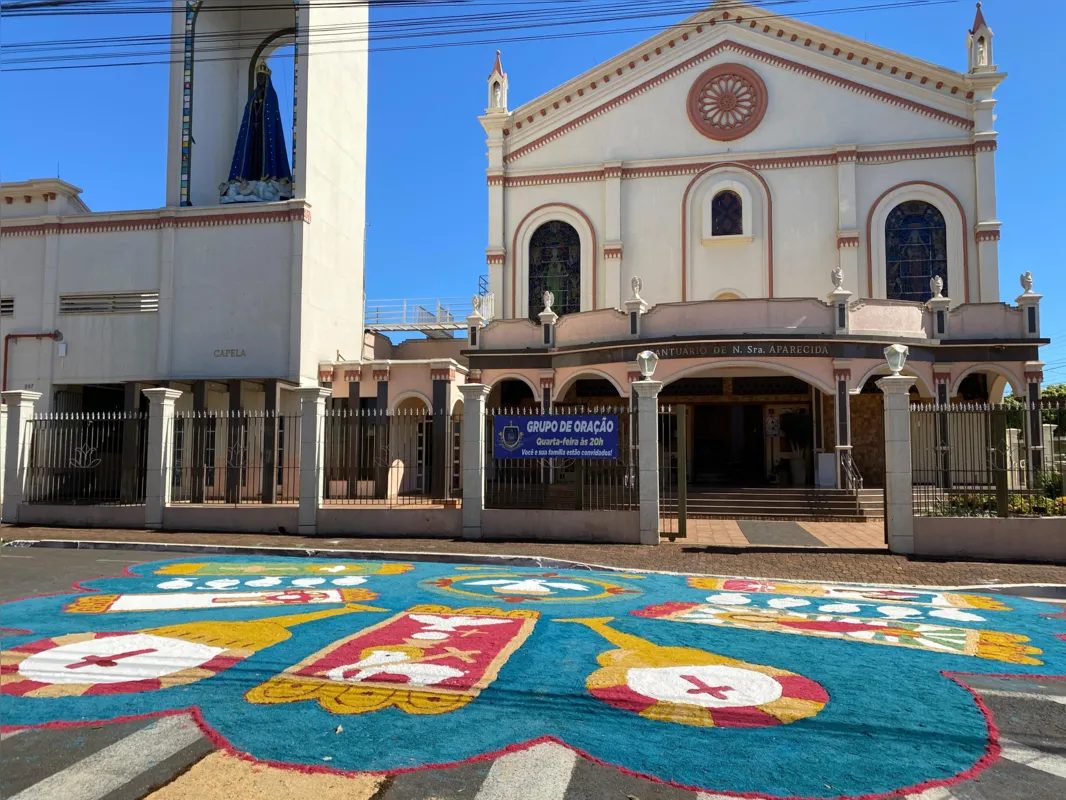 Imagem ilustrativa da imagem Fiéis celebram Corpus Christi com missa e procissão na Catedral de Londrina