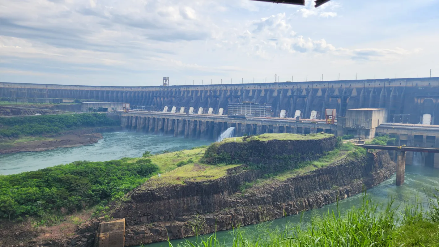 Vista da barragem de Itaipu