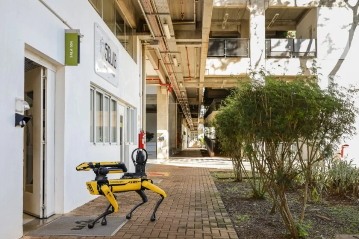 O PTI lançou no final do ano passado o primeiro laboratório com rede 5G privativa do Brasil. Em destaque, Spot, o cão-robô