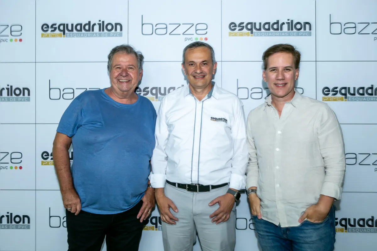 Os arquitetos Marcelo Melhado e Ricardo Grangera com Eduardo Oliveira.