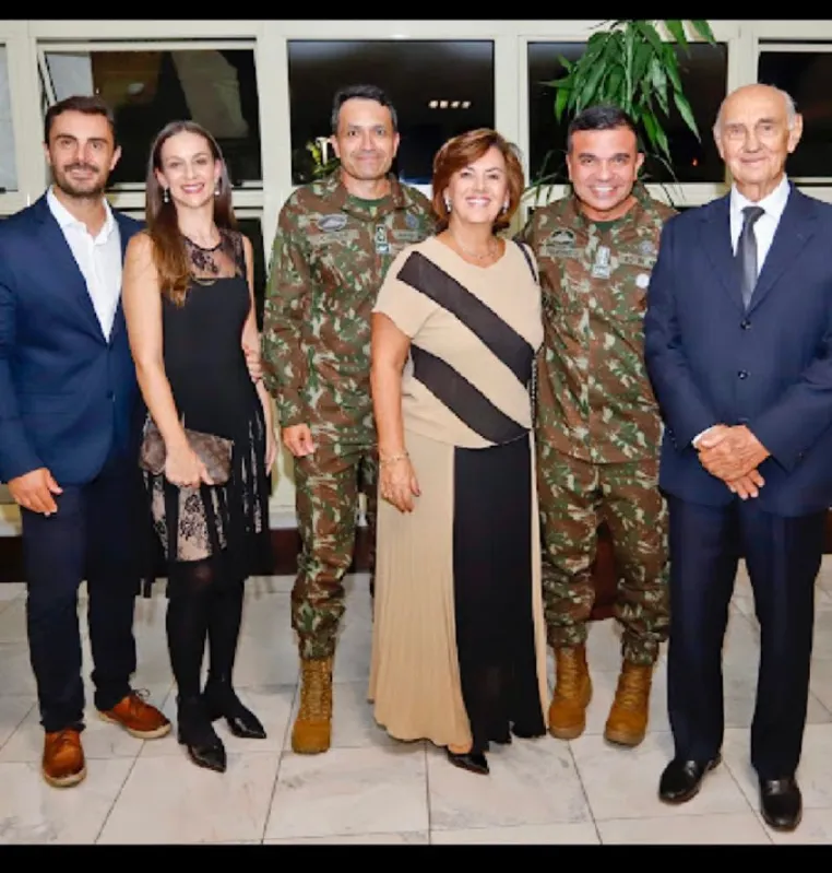 Marcelo Kantor, Juliana Kantor, Major Carlos, Adjunto de Comando, Silvana Kantor, Cel Figueiredo, Comandante do 30º Batalhão de Infantaria Mecanizado de Apucarana, e Oezir Kantor