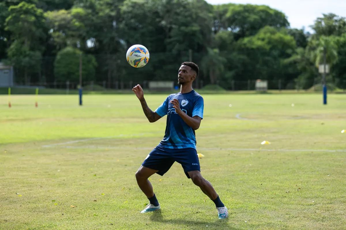 Após boa atuação diante do CSA, o atacante Henrique será mantido como titular no LEC, que busca a primeira vitória na Série C