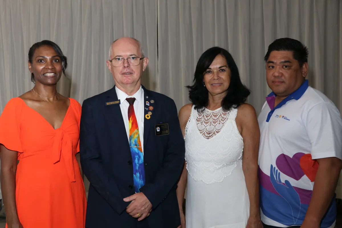 A rotariana Samara Headley, o governador do Distrito 4710, Arthur Harbs, com os também rotarianos Lázara Caramori e Alexandre Yamaue