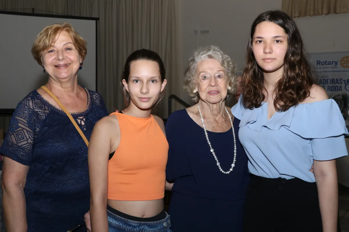 Neide Pigatto, Anita Bogo, Anita Menoncine e Luisa Bogo. Anita e Luísa são bisnetas da Anita Menoncin