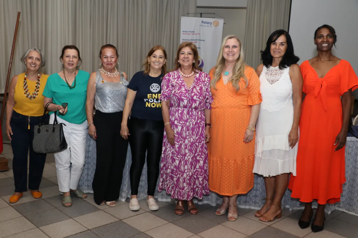 Ana Claudia Pinheiro, Marinilce Ferreira, Neiva Ortolani, Felicia Watanabe, Vânia Queiroz, Márcia Mileski Martins, Lázara Caramori e Samara Headley. Também entre as homenageadas estava Irma Sueli Oricolli que não está na foto