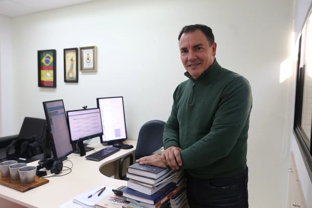 São números que mostram como a gente é uma cidade grande. Vamos precisar de bastante gente nova [voluntários trabalhando nas eleições], urna nova", afirma o juiz eleitoral Mauro Ticianelli
