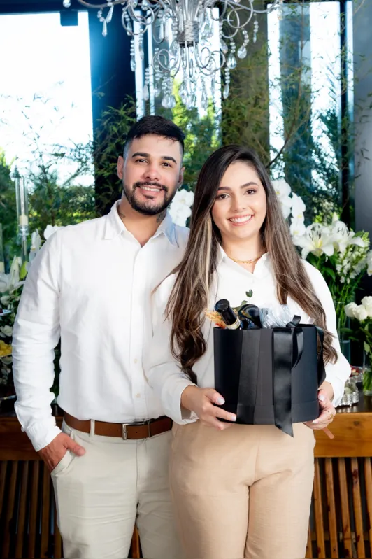 Os noivos Isabela Piovesan e Victor Andrade