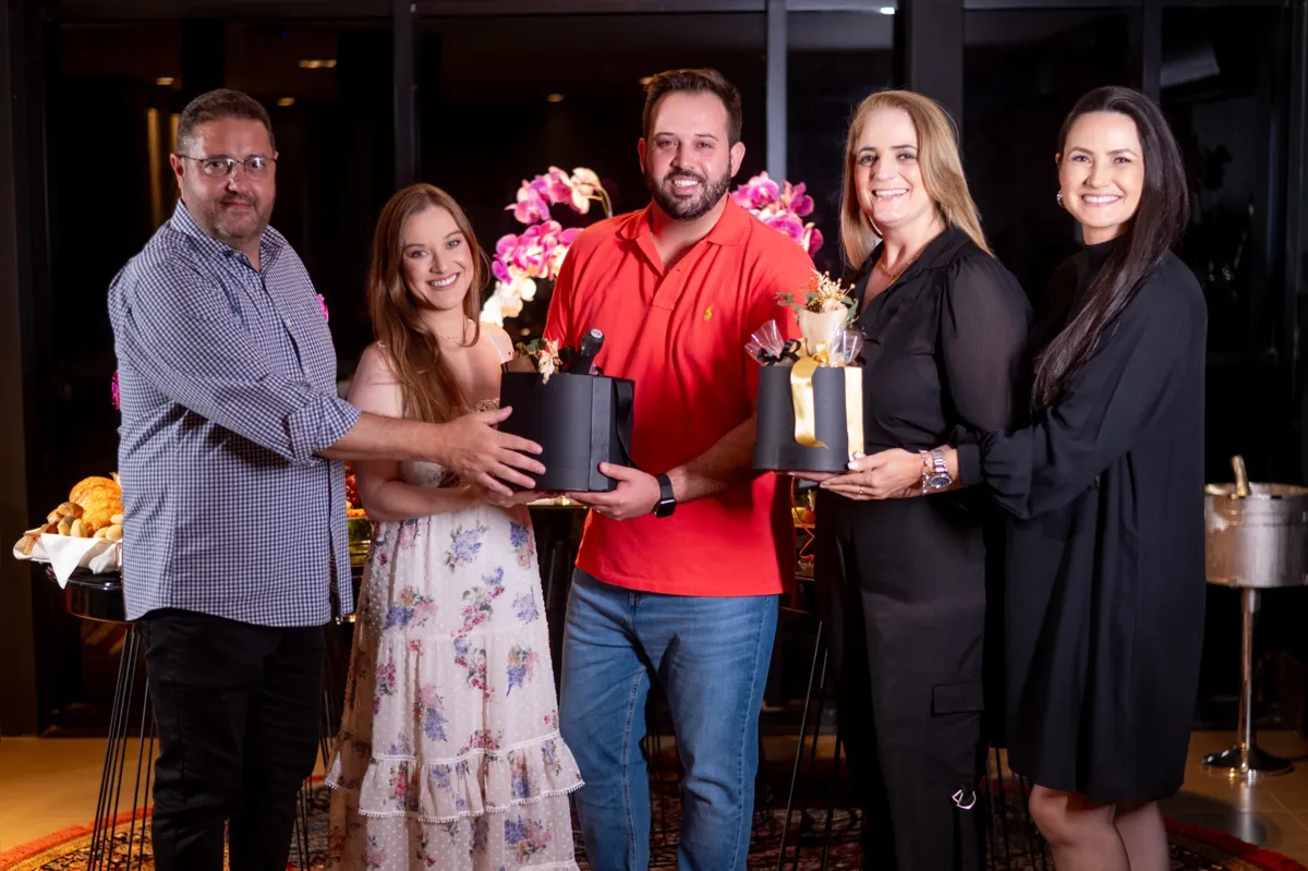 Fabio Perrenoud Branca, Nathalia Chiarelli, Rodrigo Armacolo Barros, Bianca Garzo e Edneia Brand