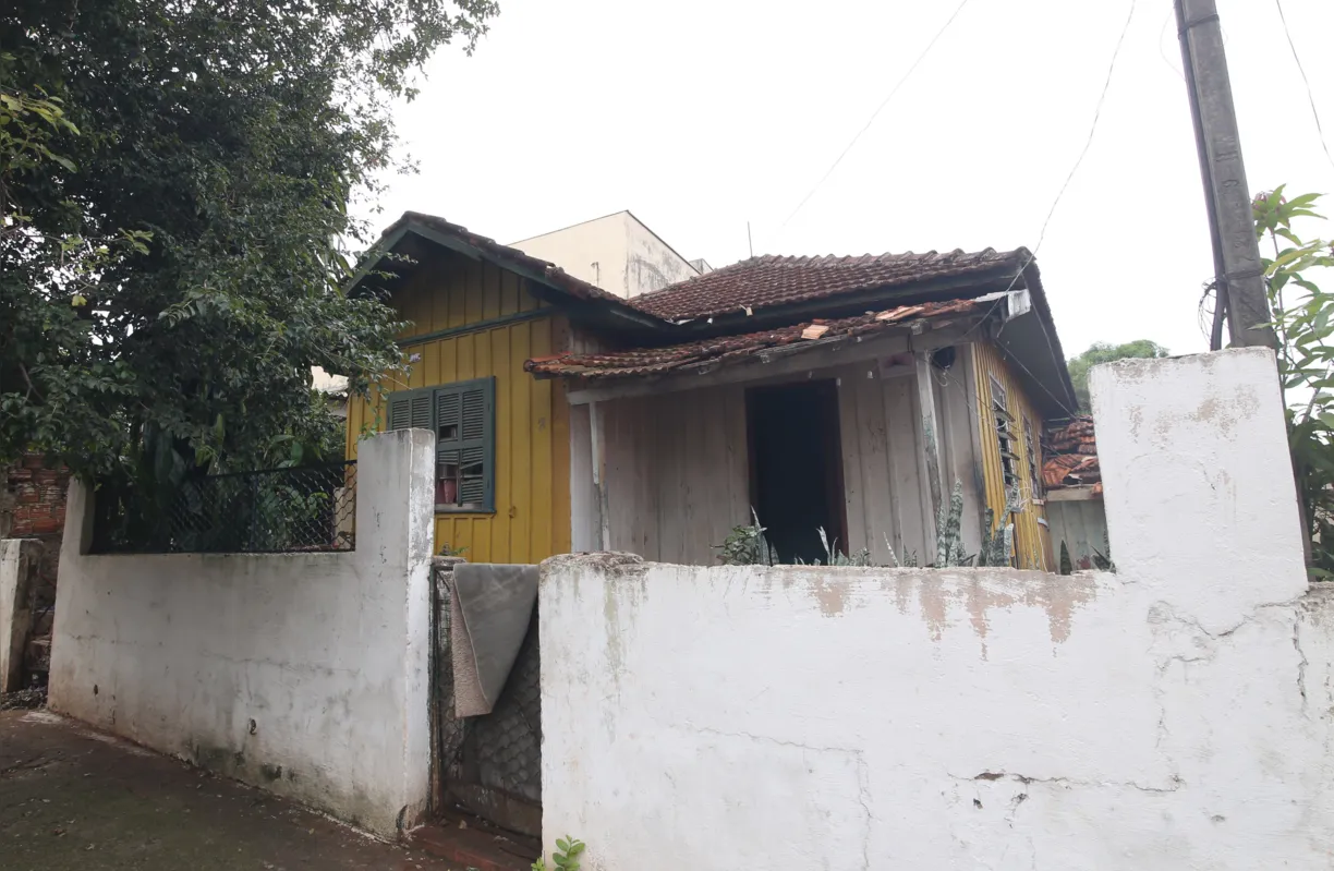 Imagem ilustrativa da imagem Quase 50% dos imóveis abandonados em Londrina estão na área central