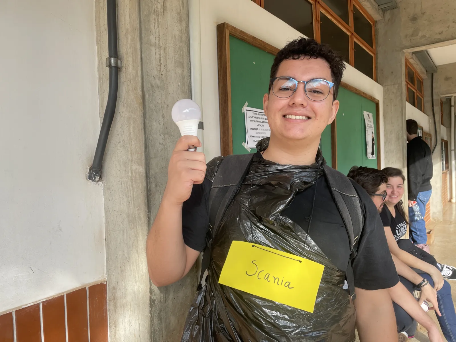 Imagem ilustrativa da imagem Ansiedade e emoção marcam primeiro dia de aula para mais de 2.800 calouros da UEL