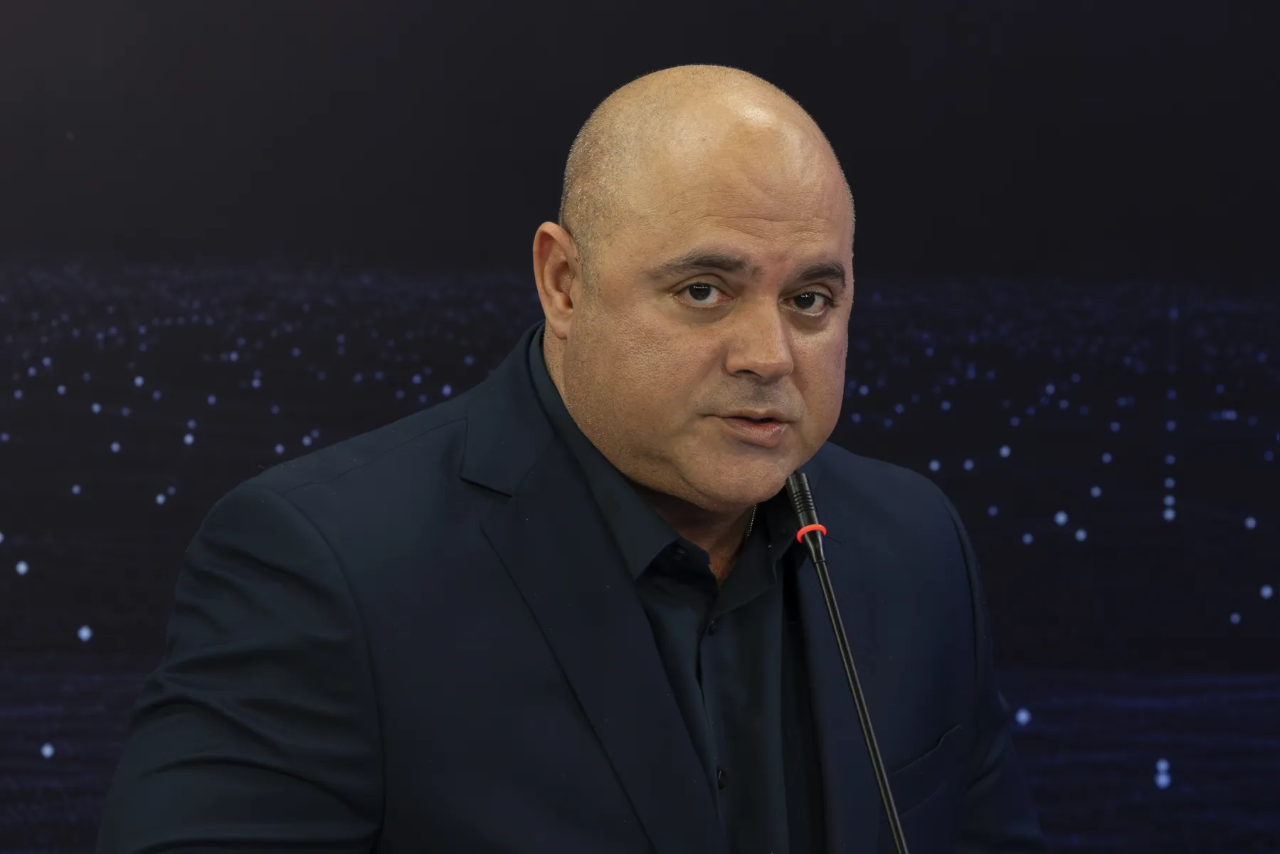 Coronel Villa (PSDB) foi o primeiro candidato a perguntar no debate, escolhendo Maria Tereza (PP) para falar sobre a merenda escolar