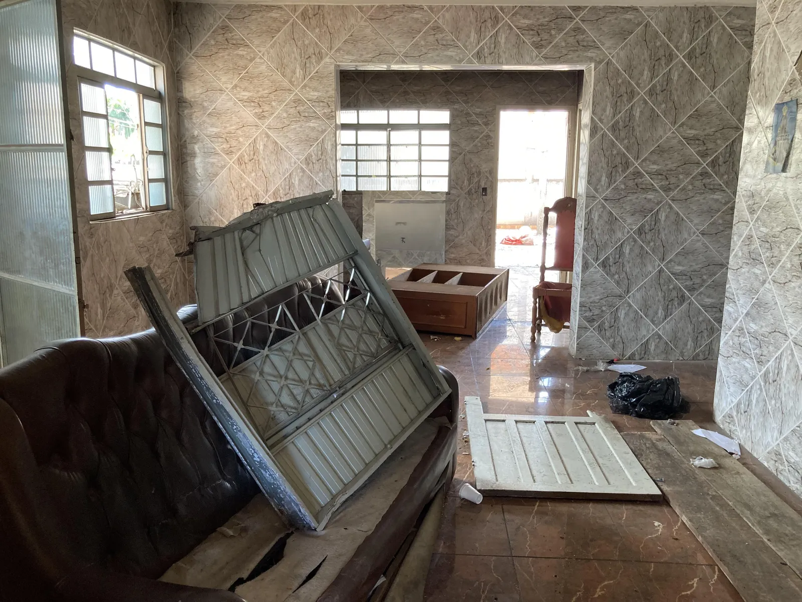 A previsão é que o processo de demolição do Motel Tijolinho leve de 15 a 30 dias