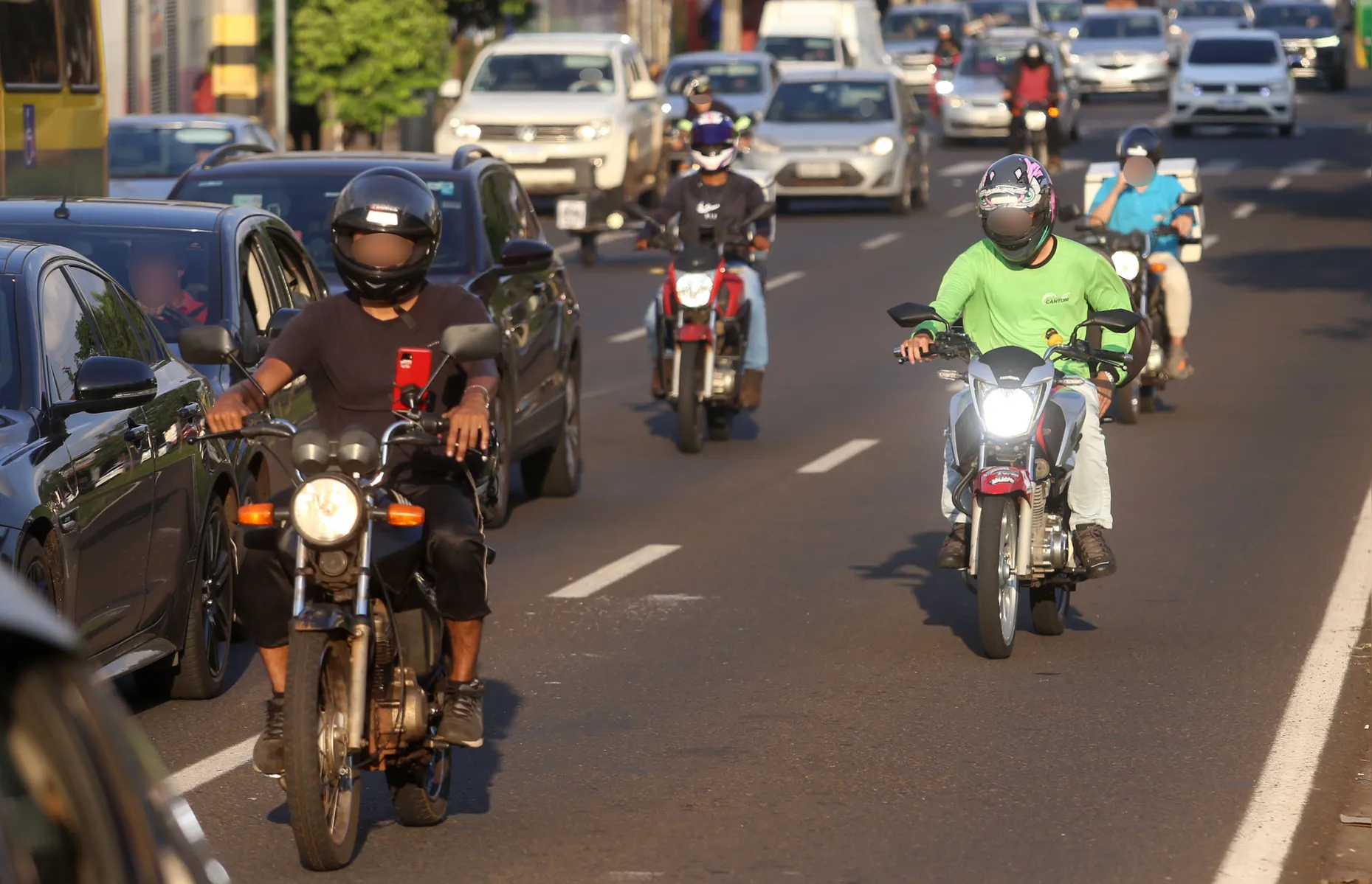 Imagem ilustrativa da imagem Motocicletas se multiplicam, agora sob o olhar atento da política