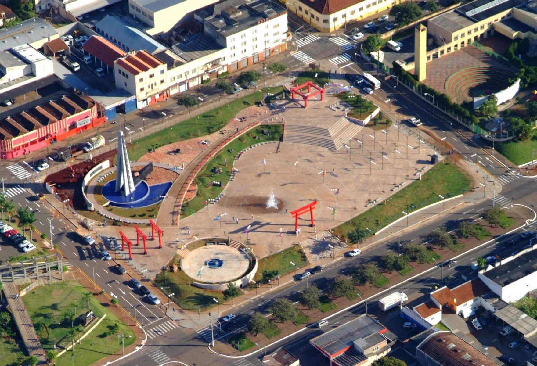 Como era a praça na época da inauguração, em 2008
