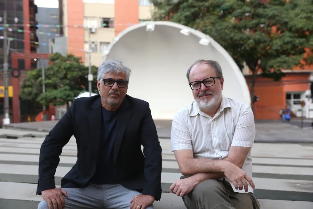 O produtor Marcelo Braga com o diretor José Eduardo Belmonte vieram para Londrina e andaram pelo centro histórico onde vão rodar o filme