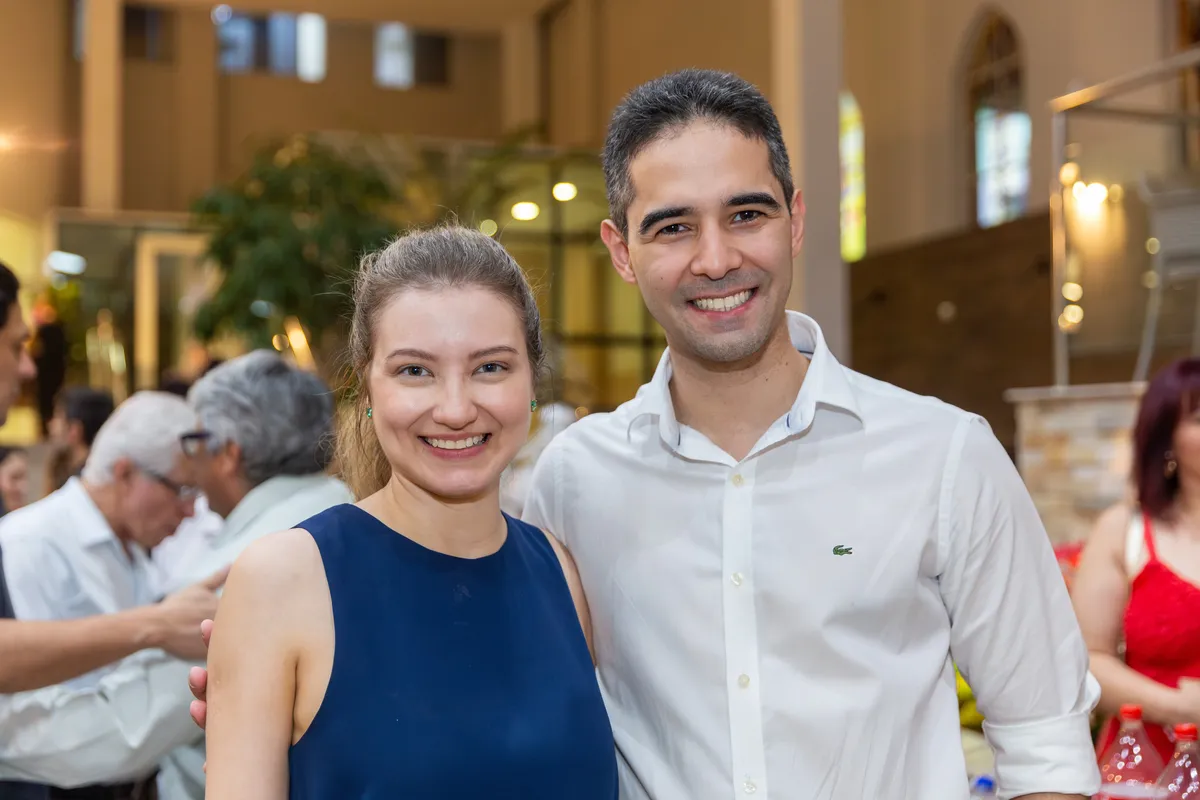 A médica ecocardiografista Tamires Lukenczuk e o cardiologista Vinícius Hatanaka