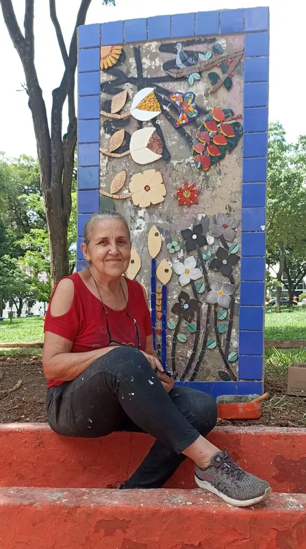 Rosane Fernandes Araújo: em vãos de postes ou nas praçass, mosaicos rompem o cinza urbano e se fundem ao cotidiano de Londrina