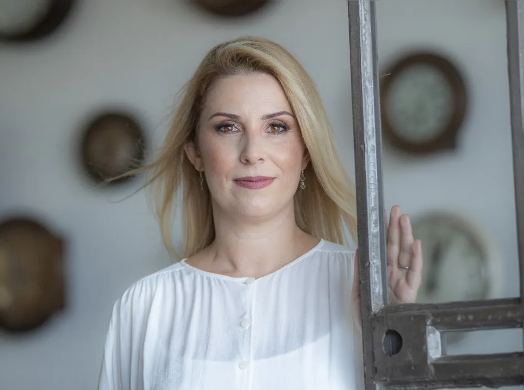 Livia de Oliveira organizou a coletânea que reúne 58 autores
