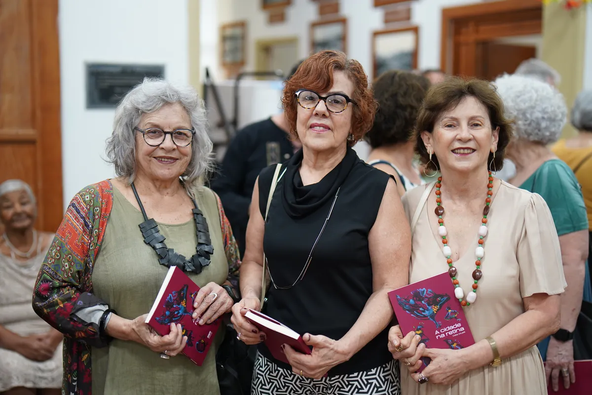 Célia Regina de Souza, Maria Isabel Puntel e Mary Neide Damico Figueiró
