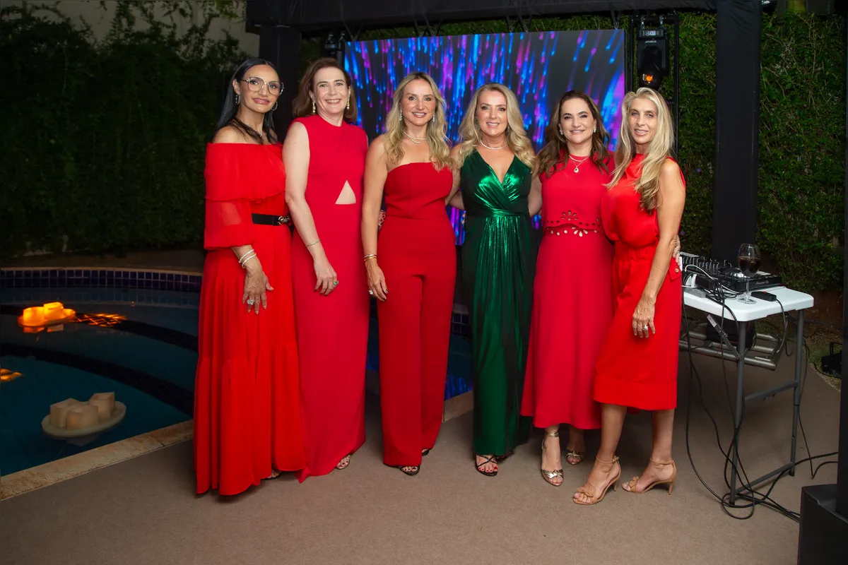 Lavínia entre as amigas Gis Lelis, Karla Bonalumi, Paola Queiroz, Viviane Bauab e Marisol Palumbo
