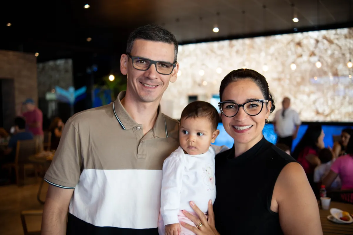 Fernanda Vitorino e Fernando Medeiros com Maria Júlia