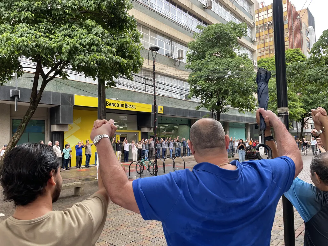 Imagem ilustrativa da imagem 'Abraço por Londrina' comemora revitalização do centro