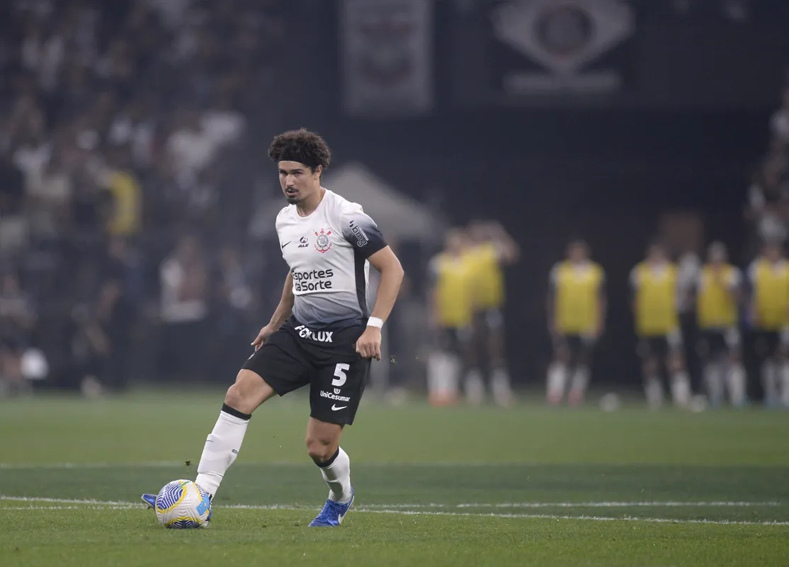 O zagueiro André Ramalho marcou o gol salvador que garantiu a classificação do Corinthians para a semifinal da Copa do Brasil