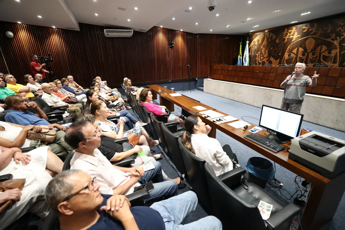 Claudia Silvana detalhou, durante a palestra,  táticas usadas pelos golpistas, além de sugerir dicas de proteção
