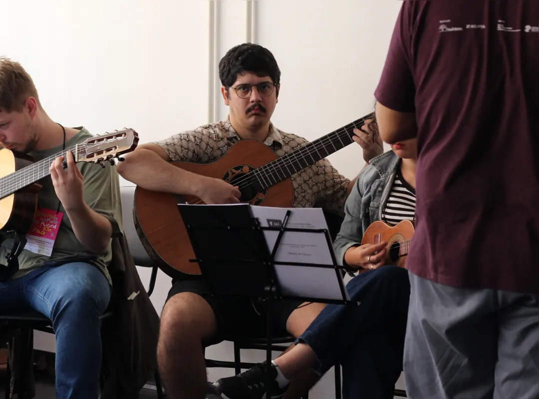 João Gabriel da Silva, londrinense, tem uma de suas composições na apostila da Oficina: "Tango Violento"